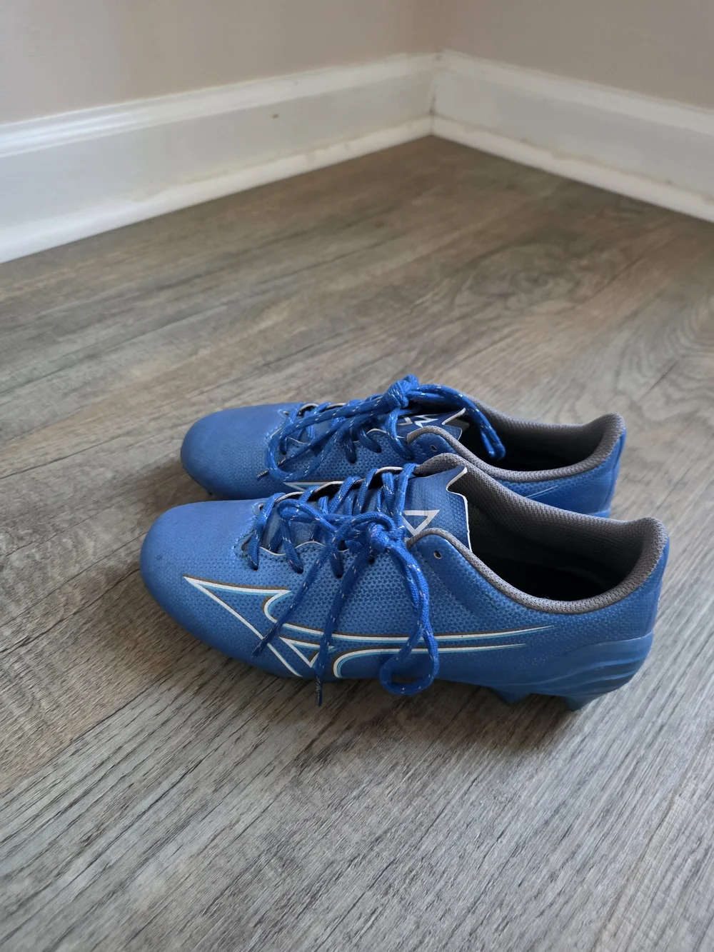 Mizuno Kids Blue Soccer Cleats - Lightweight Youth Football Shoes - Picture 3 of 6